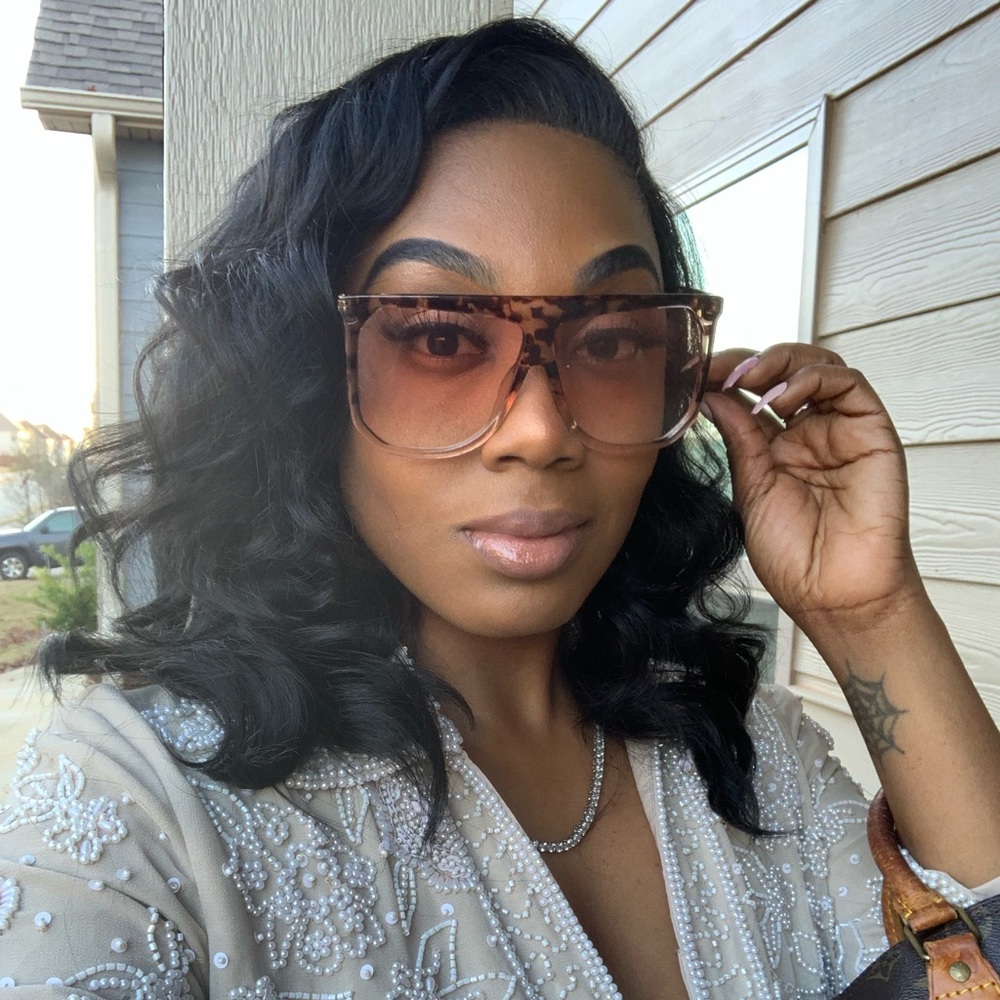 Meet your Posher, Tiquana